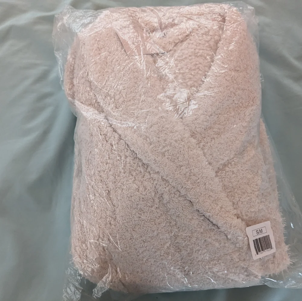 Ulta bath robe - Picture 2 of 5